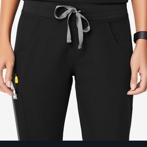 Figs Cade scrub pants petite